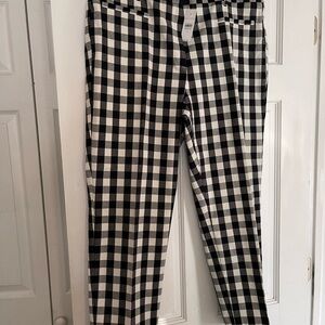 Ann Taylor Black & White ankle length pants. Mid-rise. Never worn. Size 12